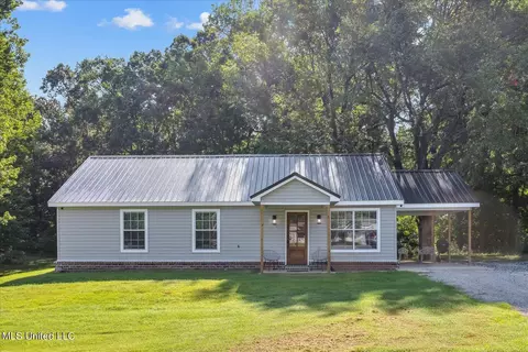 285 Sandidge Dr, Byhalia, MS 38611