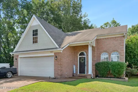 9823 E Dogwood Ct, Olive Branch, MS 38654