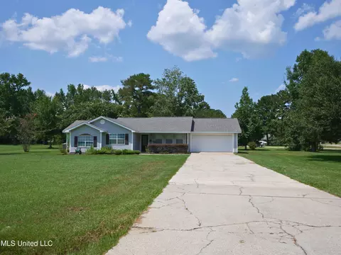 4 W Robin Ln, Picayune, MS 39466