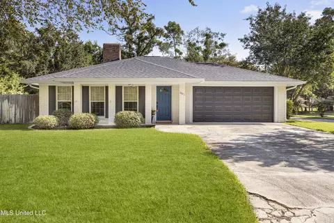 301 Felicity St, Bay Saint Louis, MS 39520
