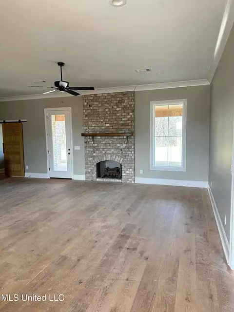 Living - 226 Lizzy Ln, Brandon, MS 39047 photo 1 of 2