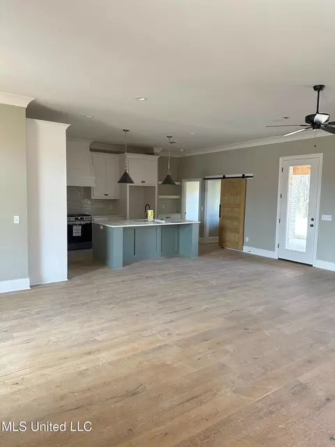 Living - 226 Lizzy Ln, Brandon, MS 39047 photo 2 of 2