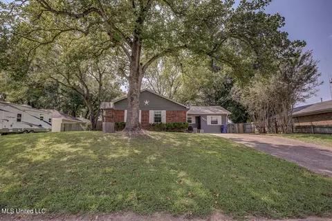 5837 Cherokee Dr, Horn Lake, MS 38637