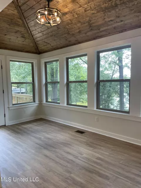 Exterior - 1405 N Thunderbird, Hernando, MS 38632 photo 5 of 15