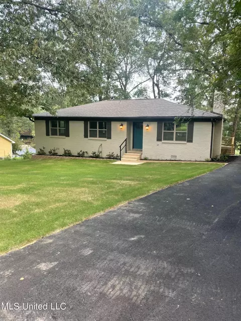 1405 N Thunderbird, Hernando, MS 38632
