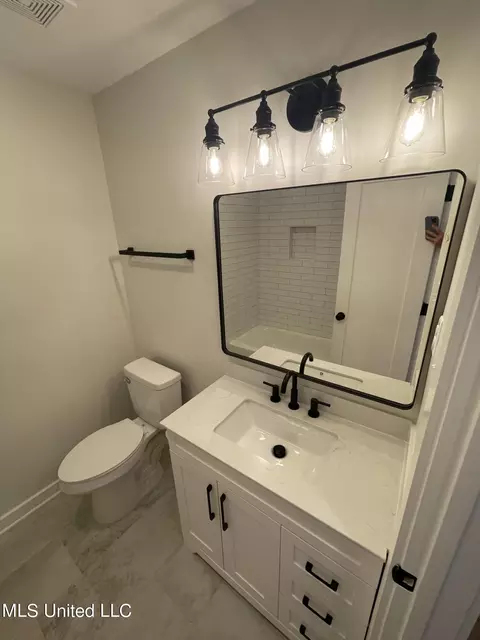 Bath - 1405 N Thunderbird, Hernando, MS 38632 photo 3 of 4