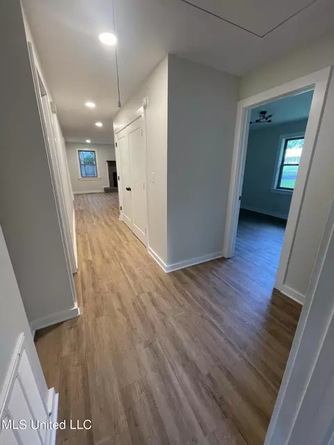 Entry Way - 1405 N Thunderbird, Hernando, MS 38632 photo 2 of 2