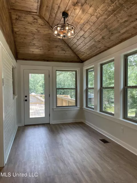 Exterior - 1405 N Thunderbird, Hernando, MS 38632 photo 2 of 15