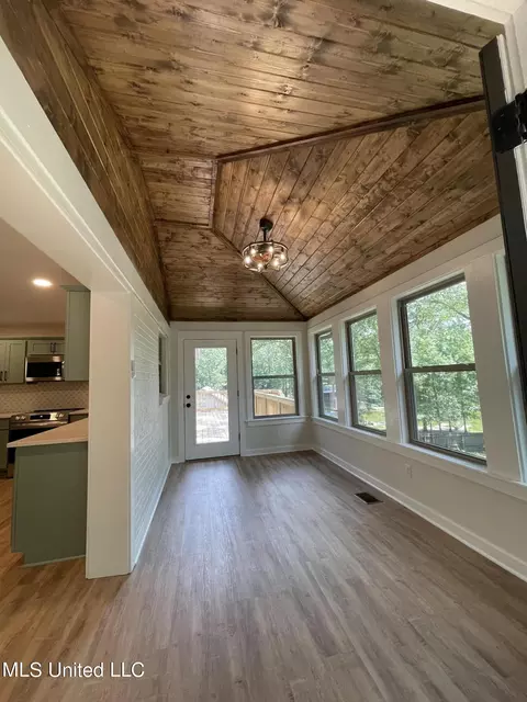 Exterior - 1405 N Thunderbird, Hernando, MS 38632 photo 3 of 15