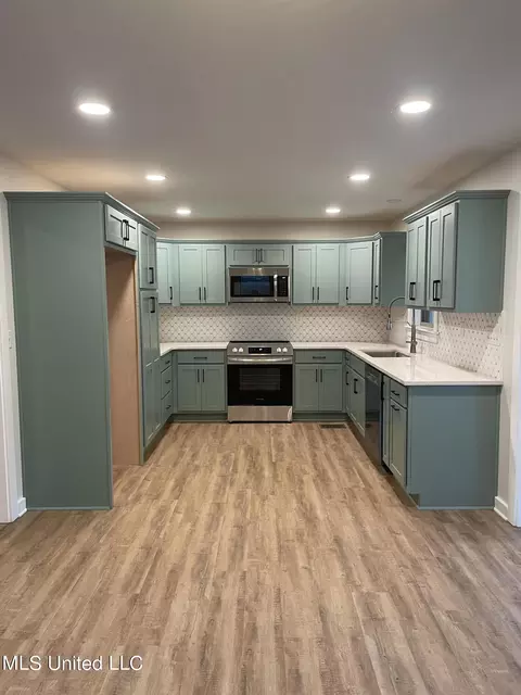 Kitchen - 1405 N Thunderbird, Hernando, MS 38632 photo 1 of 3