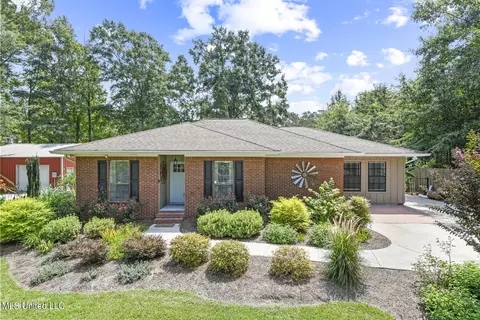 903 W Border Ave, Wiggins, MS 39577