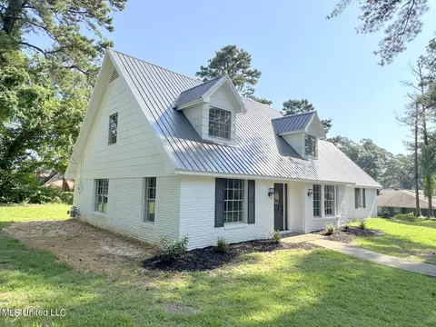 Exterior - 710 Woodhill Rd, Jackson, MS 39206 photo 2 of 5