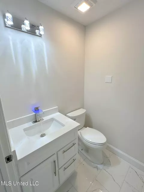 Bath - 710 Woodhill Rd, Jackson, MS 39206 photo 1 of 5