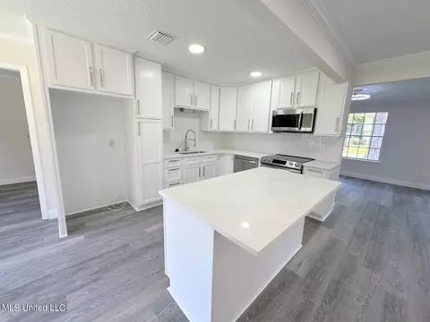 Kitchen - 710 Woodhill Rd, Jackson, MS 39206 photo 1 of 3