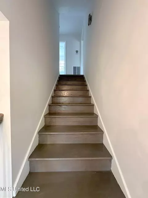Entry Way - 710 Woodhill Rd, Jackson, MS 39206 photo 1 of 1