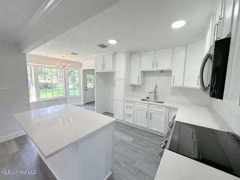 Kitchen - 710 Woodhill Rd, Jackson, MS 39206 photo 3 of 3