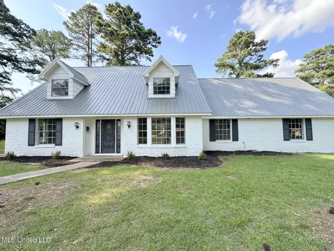 Exterior - 710 Woodhill Rd, Jackson, MS 39206 photo 4 of 5