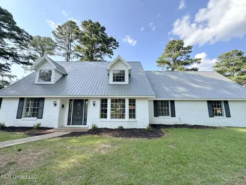 710 Woodhill Rd, Jackson, MS 39206