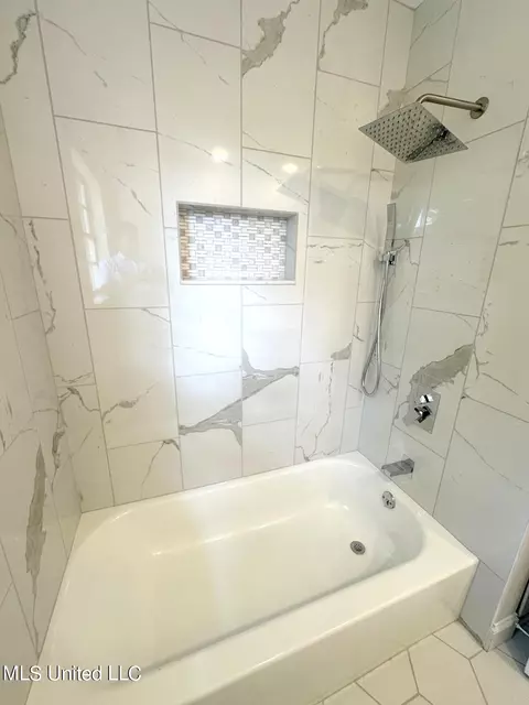 Bath - 710 Woodhill Rd, Jackson, MS 39206 photo 5 of 5