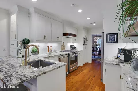Kitchen - 209 Coachmans Rd, Madison, MS 39110 photo 4 of 4