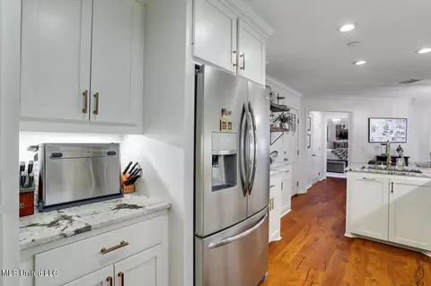 Kitchen - 209 Coachmans Rd, Madison, MS 39110 photo 3 of 4