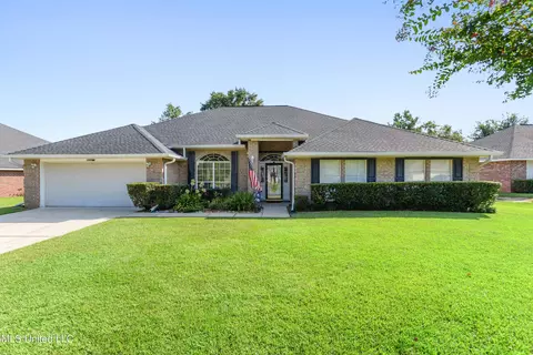 1546 Pelican Bayou Dr, Biloxi, MS 39532