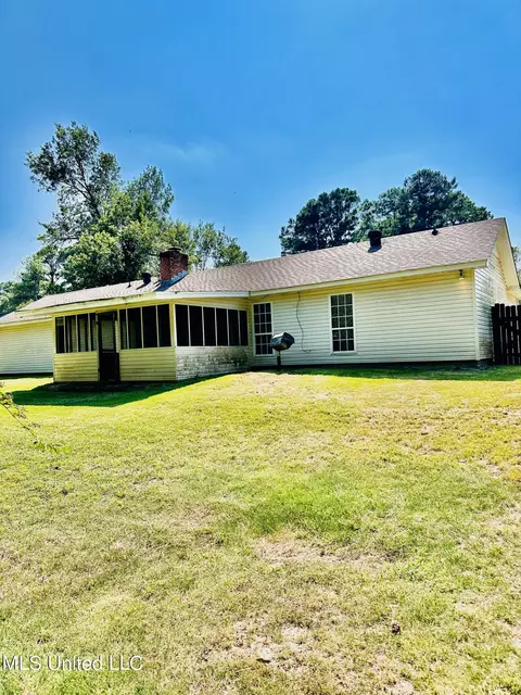 Exterior - 5120 Harrow Dr, Jackson, MS 39211 photo 3 of 5