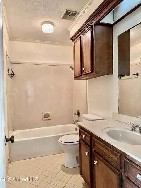 Bath - 5120 Harrow Dr, Jackson, MS 39211 photo 3 of 4