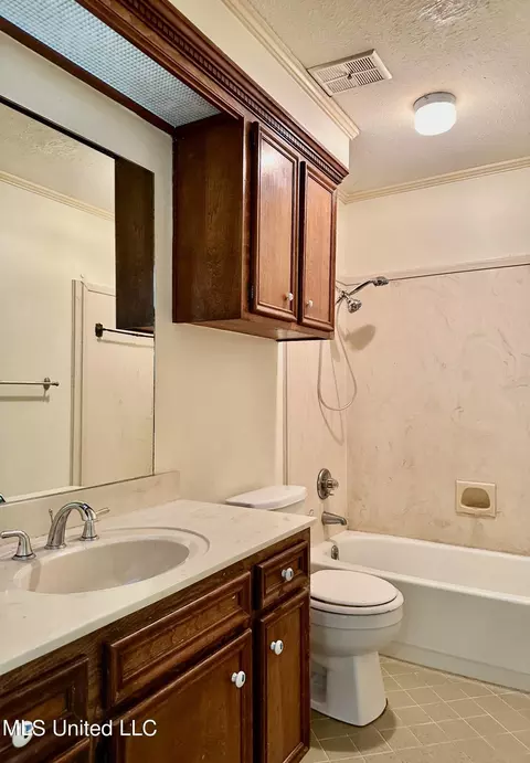 Bath - 5120 Harrow Dr, Jackson, MS 39211 photo 1 of 4
