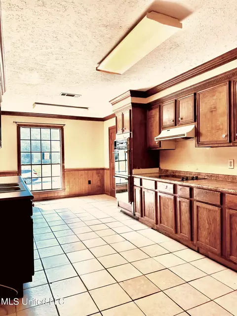 Kitchen - 5120 Harrow Dr, Jackson, MS 39211 photo 1 of 3