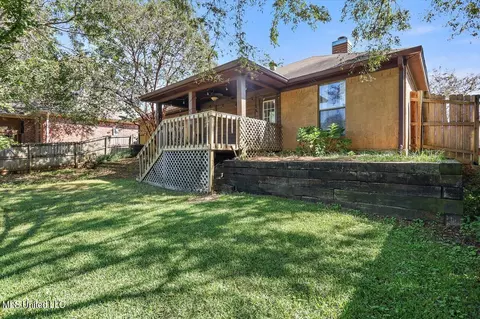 Exterior - 300 Briars Bnd, Brandon, MS 39042 photo 6 of 7