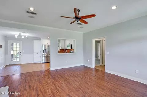 Living - 300 Briars Bnd, Brandon, MS 39042 photo 1 of 4