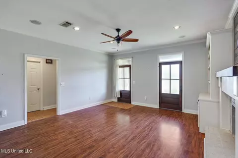 Living - 300 Briars Bnd, Brandon, MS 39042 photo 4 of 4