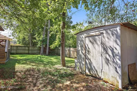 Exterior - 300 Briars Bnd, Brandon, MS 39042 photo 7 of 7