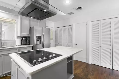 Kitchen - 4626 E Cheryl Dr, Jackson, MS 39211 photo 3 of 5