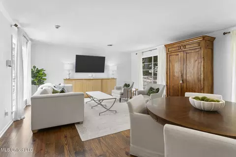 Living - 4626 E Cheryl Dr, Jackson, MS 39211 photo 1 of 3