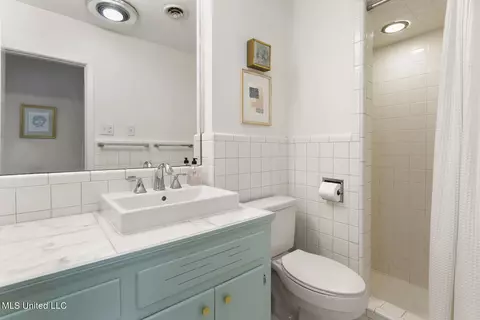 Bath - 4626 E Cheryl Dr, Jackson, MS 39211 photo 4 of 4