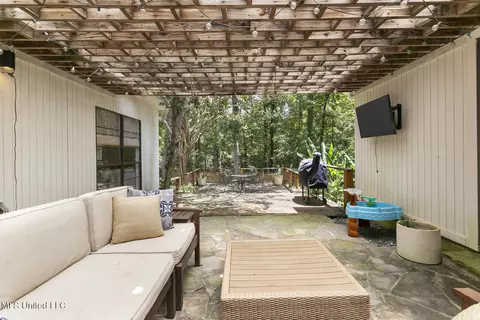 Exterior - 4626 E Cheryl Dr, Jackson, MS 39211 photo 3 of 10