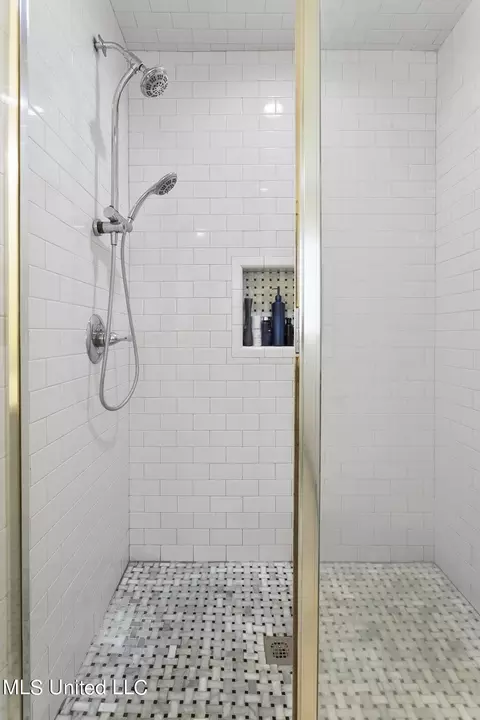 Bath - 4626 E Cheryl Dr, Jackson, MS 39211 photo 3 of 4