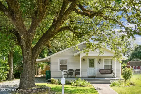 536 Demontluzin Ave, Bay Saint Louis, MS 39520