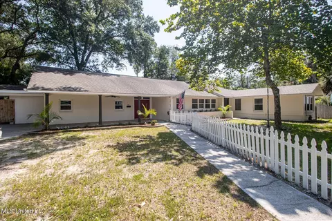 3 Wanda Pl, Gulfport, MS 39501