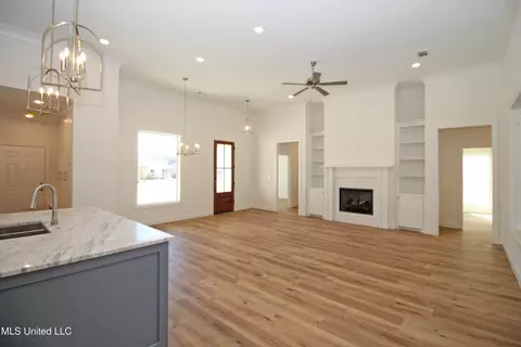209 Wethersfield Dr, Florence, MS 39073 photo 4