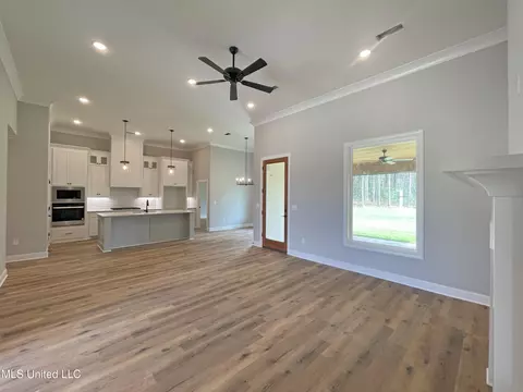 312 Tremont Dr, Florence, MS 39073 photo 4