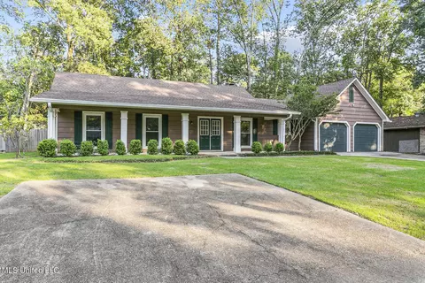 104 Poplar Dr, Brandon, MS 39047