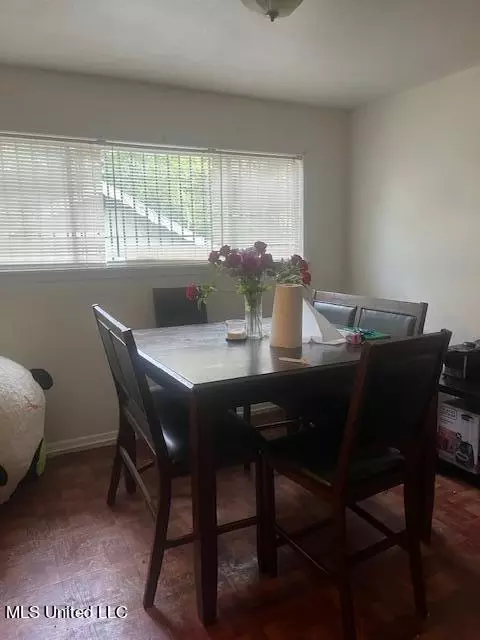 Dining - 355 Queen Catherine Ln, Jackson, MS 39209 photo 1 of 1