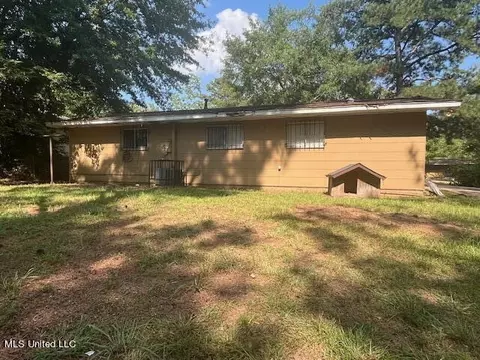 Exterior - 355 Queen Catherine Ln, Jackson, MS 39209 photo 1 of 1