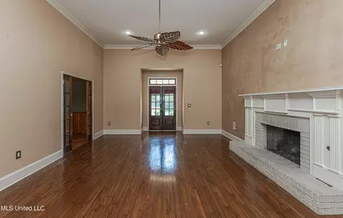 Living - 211 Cherry Dr, Brandon, MS 39042 photo 3 of 5