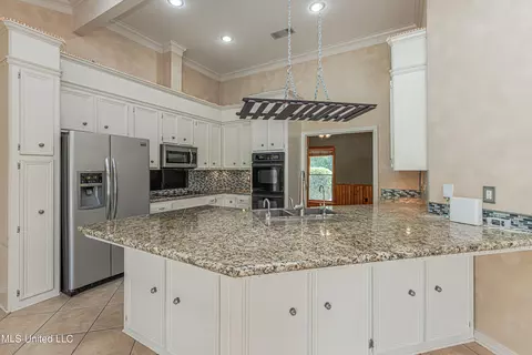 Kitchen - 211 Cherry Dr, Brandon, MS 39042 photo 1 of 5