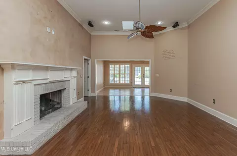 Living - 211 Cherry Dr, Brandon, MS 39042 photo 1 of 5