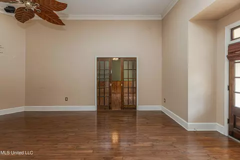 Living - 211 Cherry Dr, Brandon, MS 39042 photo 4 of 5
